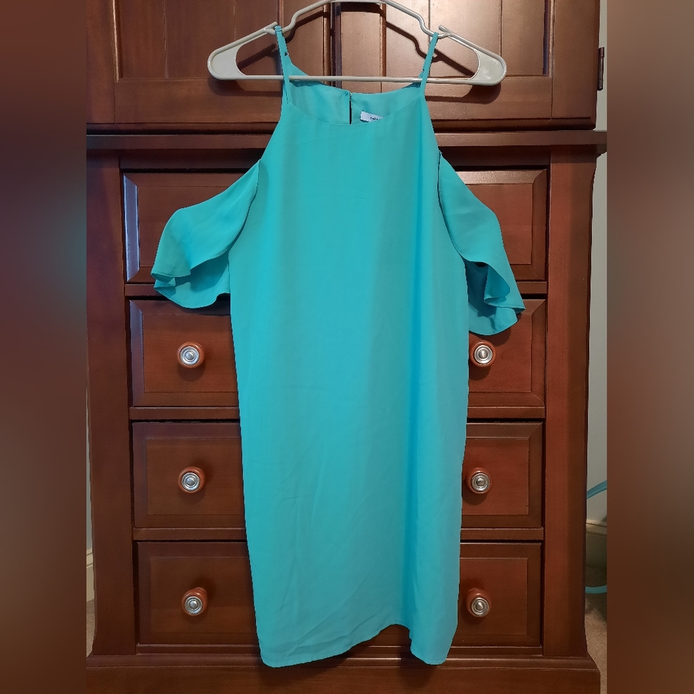 Open shoulder green dress